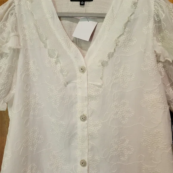 Women's White Lace Top - Picture 2 of 16